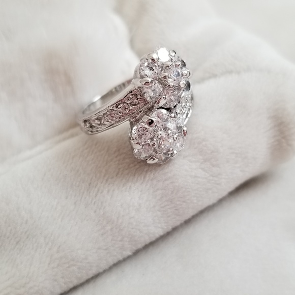 NEW rhinestone twist style Silver Ring Size 5 - Picture 3 of 4